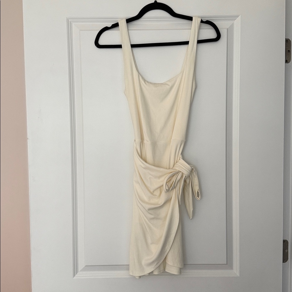 Wilfred Cream Sleeveless Top aritizia